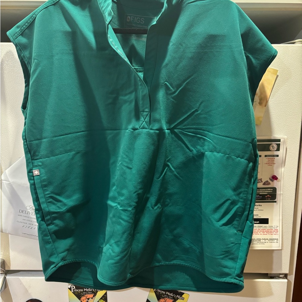 FIGS Hunter Green Scrub Top